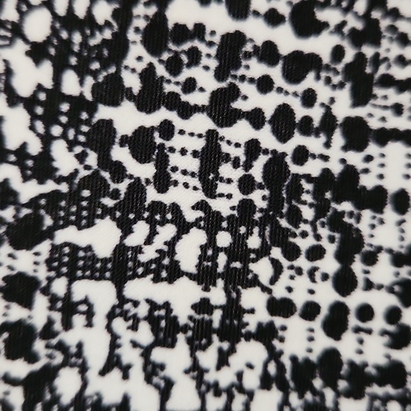 Jones NY Womens blouse size Large black and white design - Picture 3 of 4